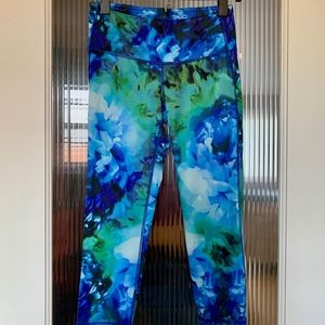 Athleta  Chaturanga cropped legging